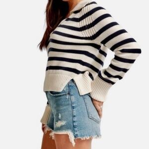 Abercrombie Mid Rise Mom Short
